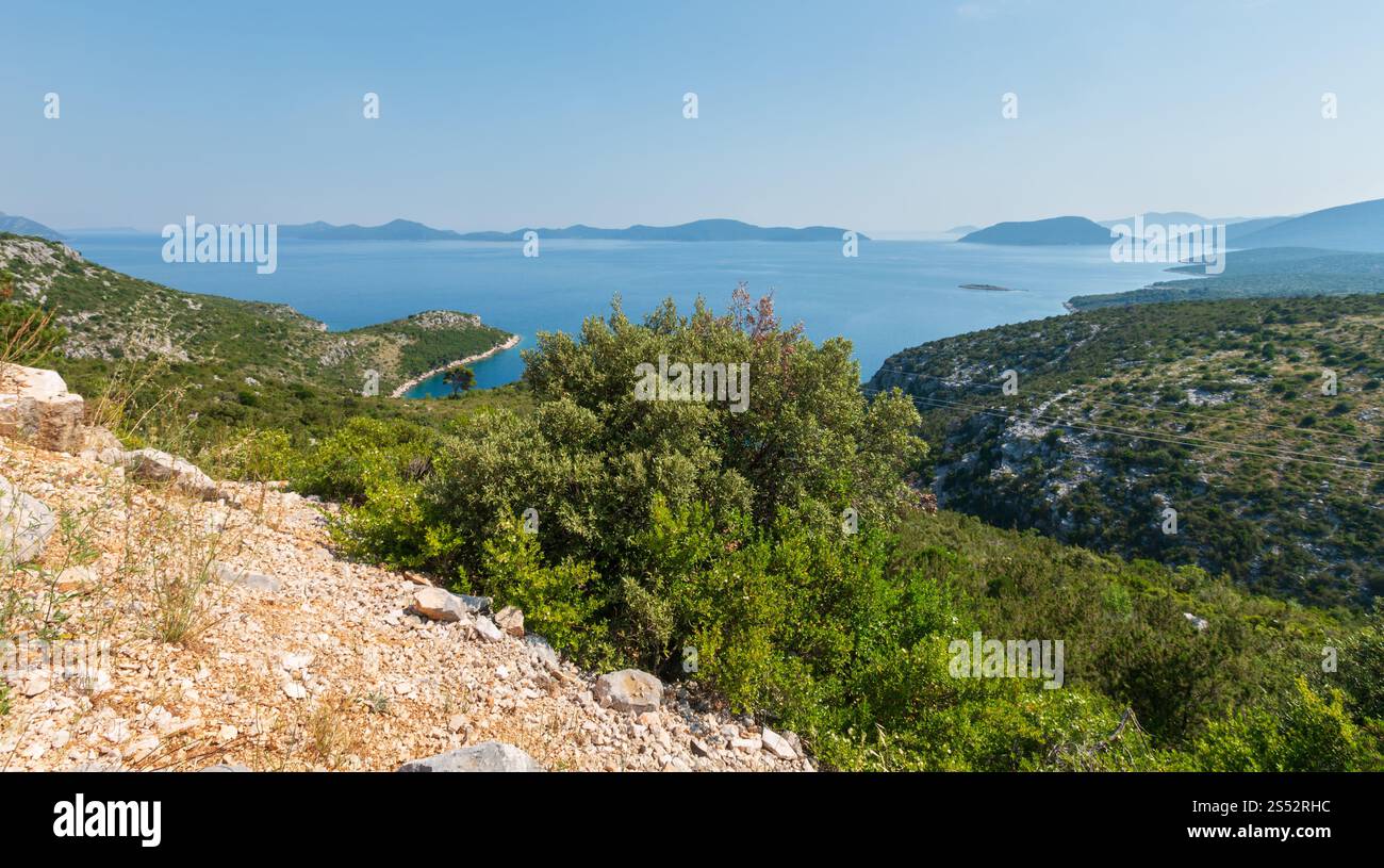 Morgen trübe Sommer Blick von der Halbinsel Peljesac auf kroatischen Inseln. Stockfoto