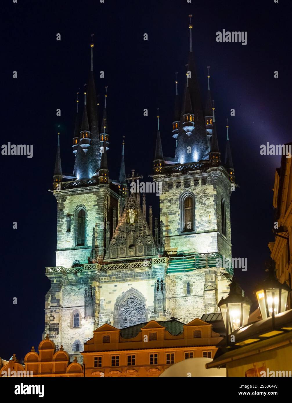 Nachtkirche unserer Lieben Frau vor Tyn, vom Altstädter Ring (Stare Mesto, Prag, Tschechische Republik) Stockfoto