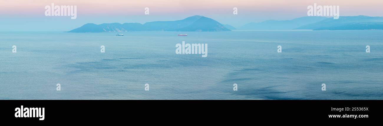 Abend Sonnenuntergang South Cape von Lefkas Insel ufer Panorama (Lefkada, Griechenland, Ionisches Meer). Stockfoto