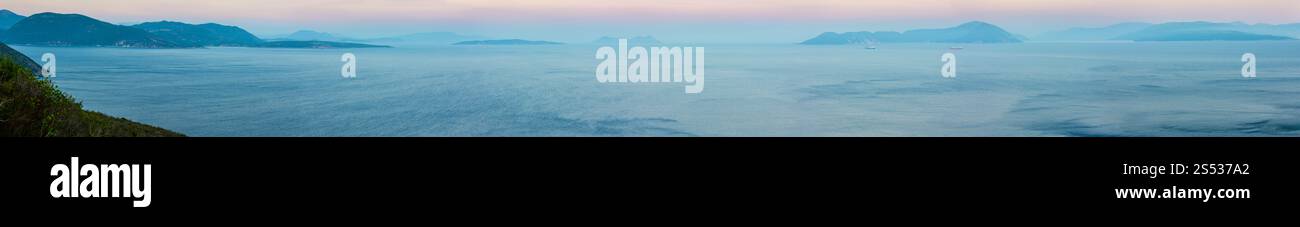 Abend Sonnenuntergang South Cape von Lefkas Insel ufer Panorama (Lefkada, Griechenland, Ionisches Meer). Stockfoto