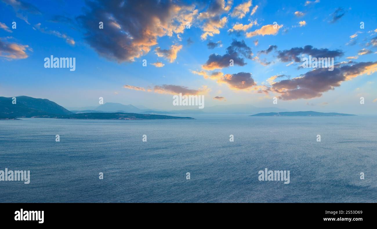 Abend Sonnenuntergang South Cape von Lefkas Insel ufer Panorama (Lefkada, Griechenland, Ionisches Meer). Stockfoto