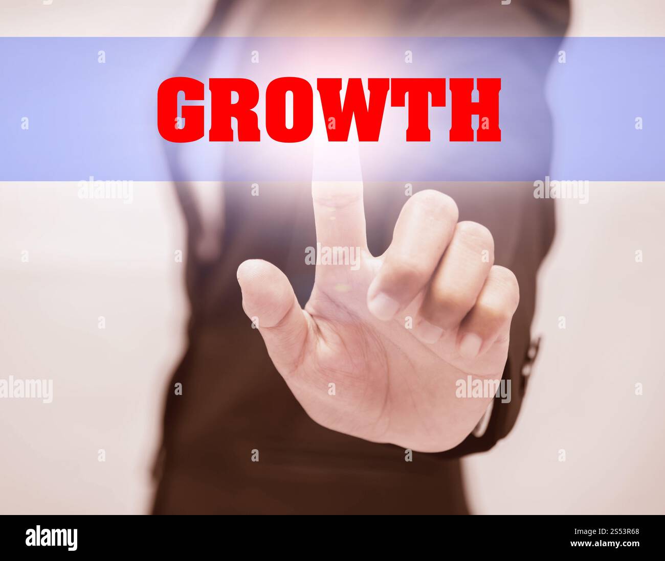 Geschäftsfrau berührt GROWTH Text Stockfoto