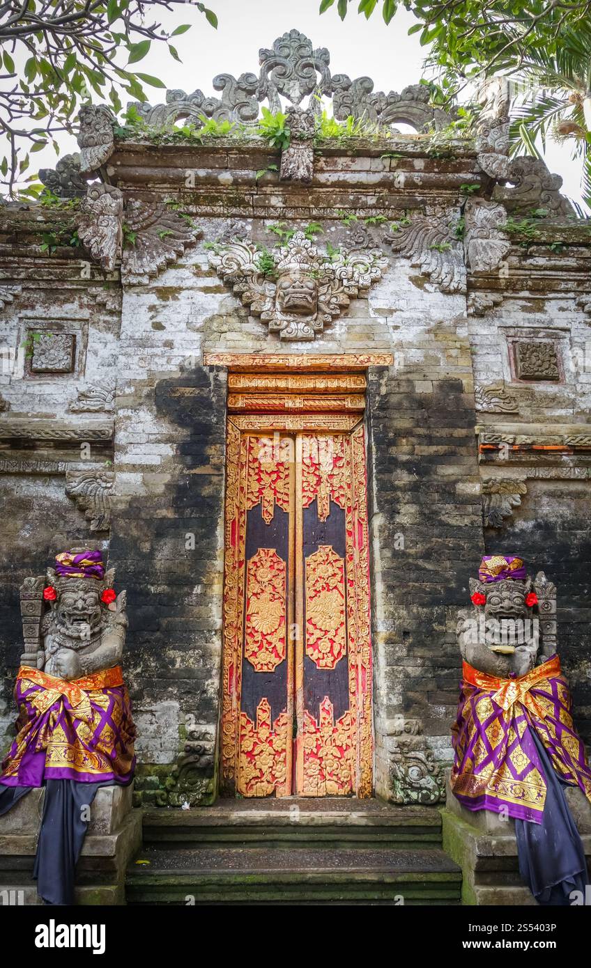 Eingang zum Puri Saren Palace in Ubud, Bali, Indonesien. Puri Saren Palace, Ubud, Bali, Indonesien Stockfoto
