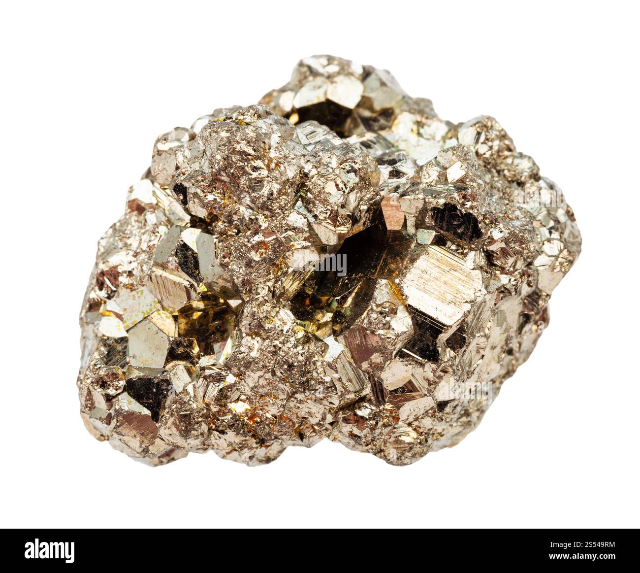 Nahaufnahme der Probe des natürlichen Minerals aus der geologischen Sammlung - roher kristalliner Pyrit (Eisenpyrit, Narrengold) Gestein isoliert auf weißem Hintergrund. Stockfoto