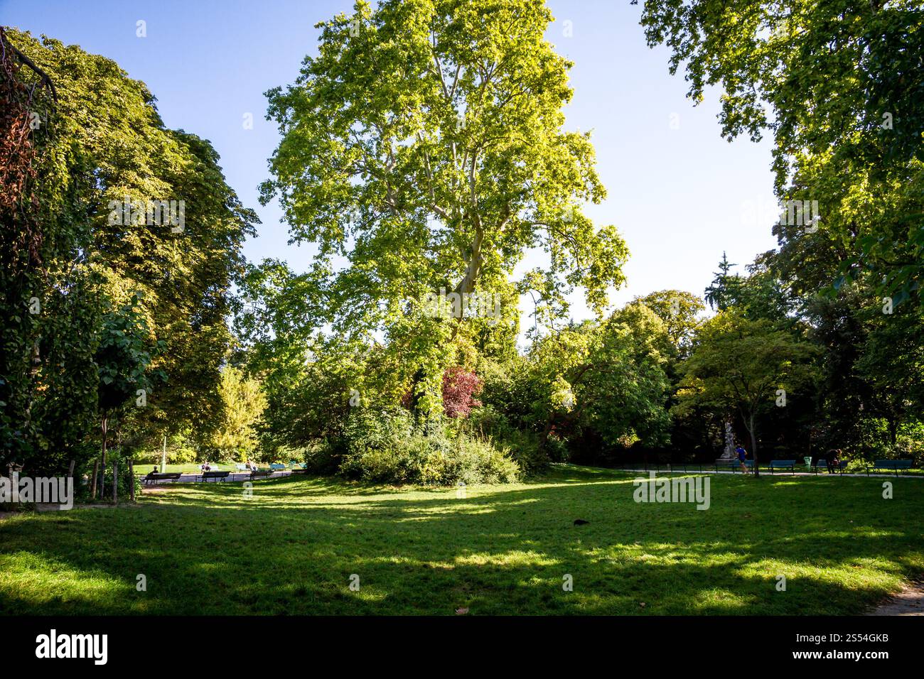 Parc Monceau Gärten im Sommer, Paris, Frankreich. Parc Monceau, Paris, Frankreich Stockfoto