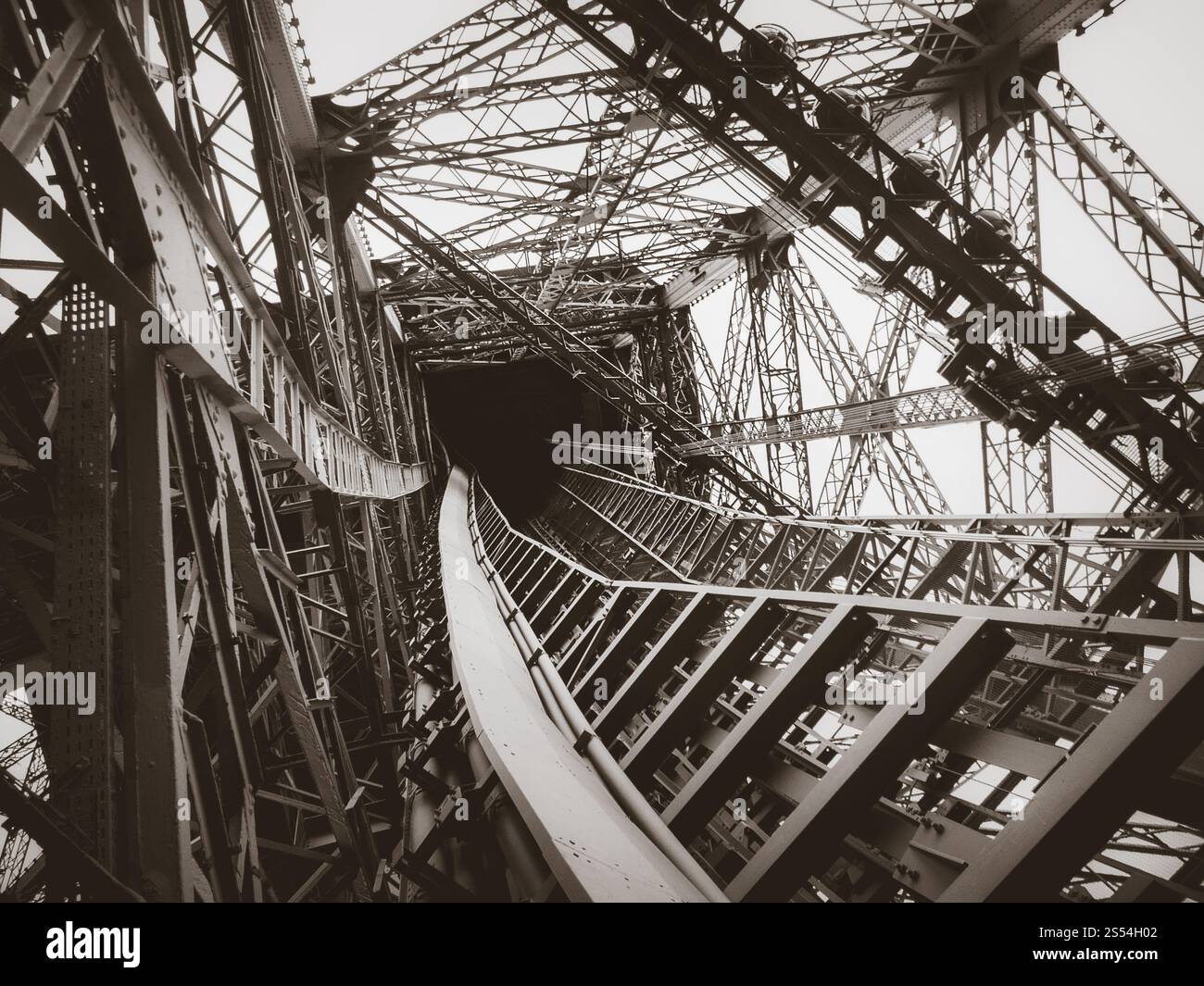 Eiffelturm Detail, Paris, Frankreich. Schwarzweißbild. Eiffelturm Detail, Paris, Frankreich Stockfoto