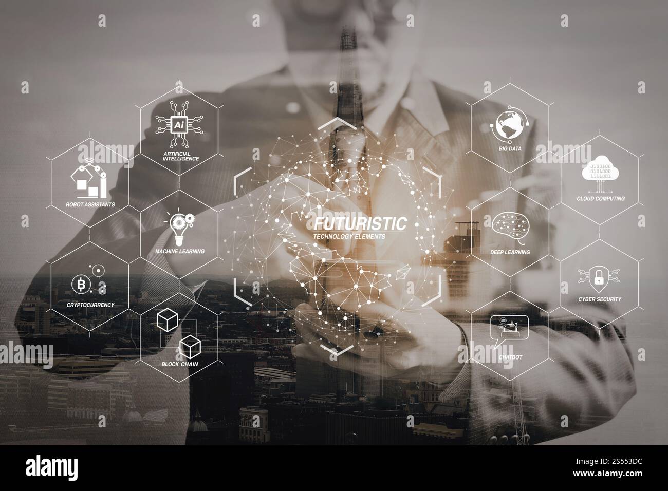 Futuristisch in Industrie 4,0 und virtuelles Diagramm für Unternehmen mit KI, Roboterassistent, Cloud, Big Data und Automatisierung. Erfolgreicher Geschäftsmann mit Smart Stockfoto