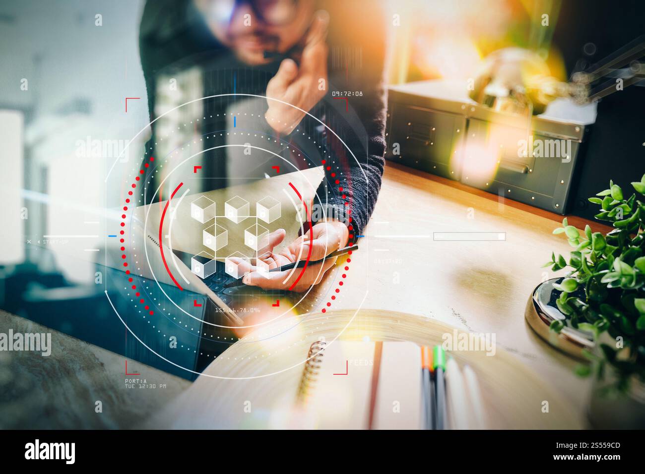 Blockchain-Technologie-Konzept mit einer Kette von verschlüsselten Blöcken. Geschäftsmann, der mit Laptops mit Fintech, Finanzkryptowährung wie z. B. arbeitet Stockfoto