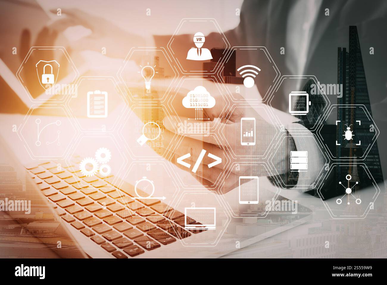 Entwickler von Programmiersoftware arbeiten mit Augmented Reality Dashboard-Computersymbolen für agiles Scrum sowie Code Fork und Versionierung mit Stockfoto