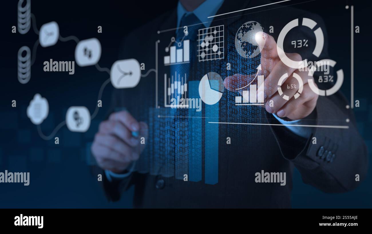 Data Management System (DMS) mit Business Analytics-Konzept. Geschäftsmann, der mit arbeitet, stellt Informationen für Key Performance Indicators (KPI) und bereit Stockfoto