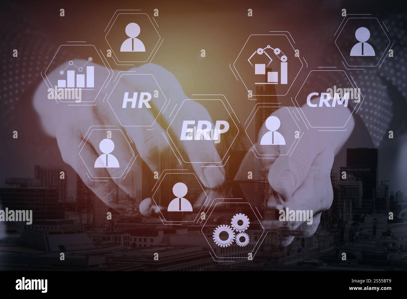 Architektur des ERP-Systems (Enterprise Resource Planning) mit Verbindungen zwischen Business Intelligence (BI), Produktion, CRM-Modulen und HR Stockfoto