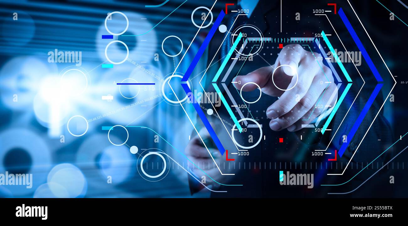 Konzept des Fokus auf Ziel mit digitalem Diagramm. Geschäftsmann Hand zeichnet leere Flussdiagramme auf neuem modernen Computer als Konzept Stockfoto
