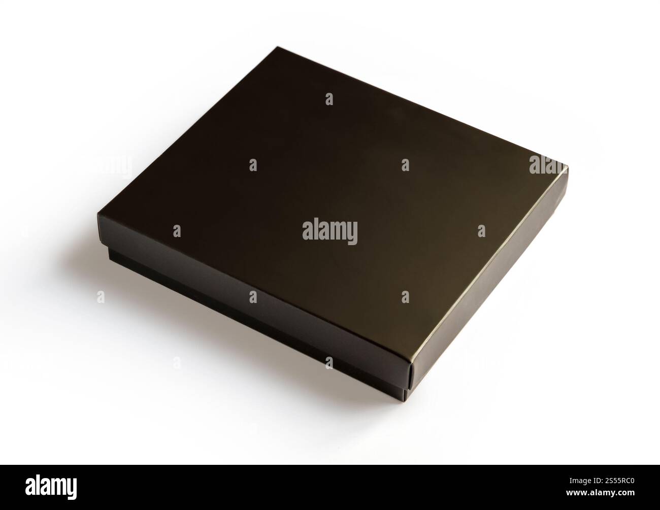 Schwarze luxuriöse Geschenkbox isoliert auf weißem Hintergrund. Schwarze Geschenkbox isoliert auf weißem Hintergrund Stockfoto