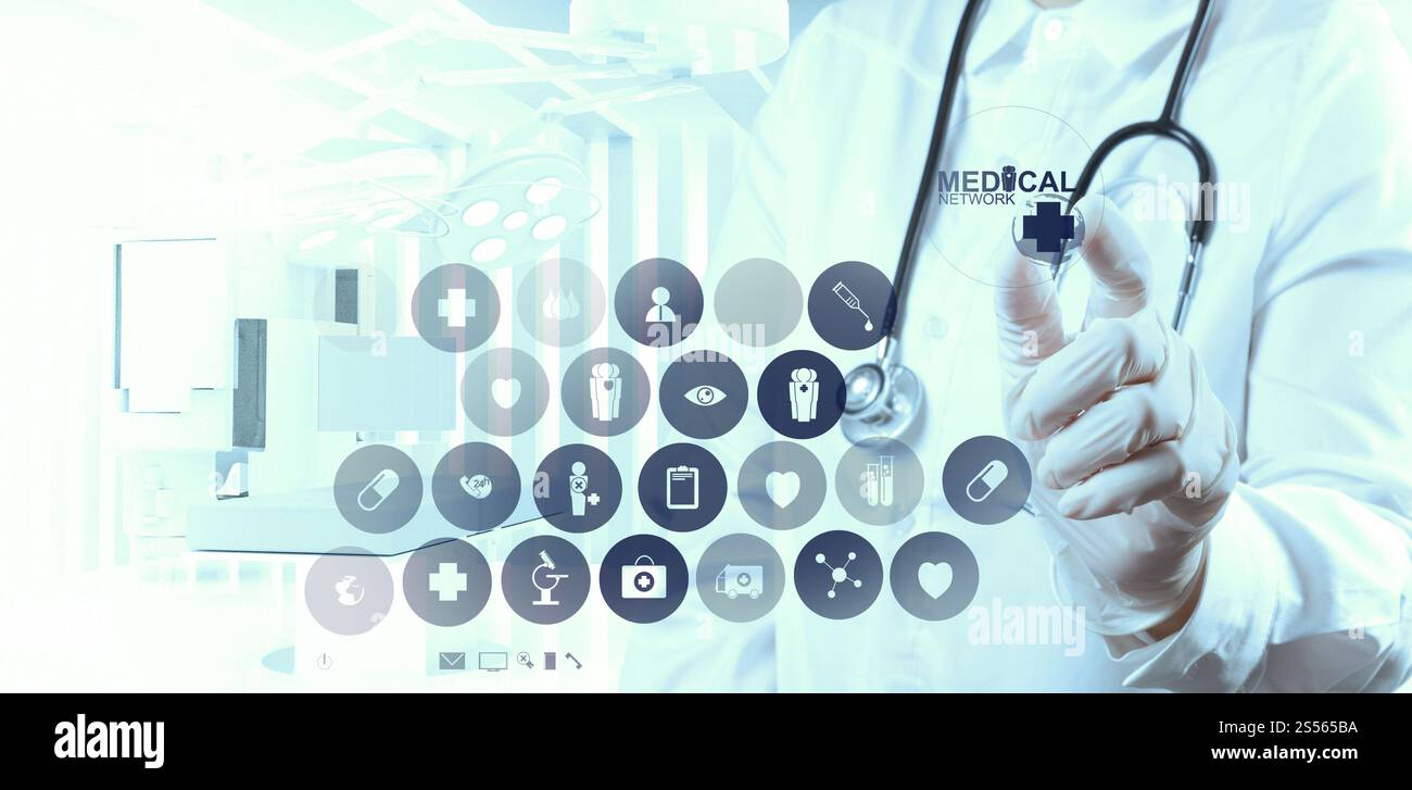 intelligente Arzt Erfolg arbeiten mit OP-Saal als medizinisches Netzwerk-Konzept Stockfoto