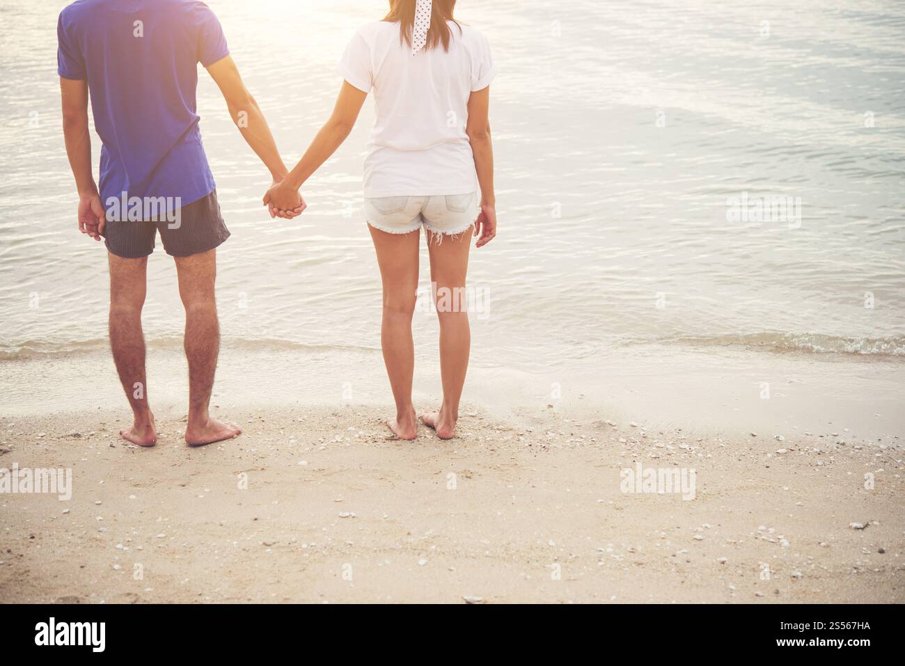 Junge Liebhaber Paar beim Urlaub am Strand zusammen. Stockfoto