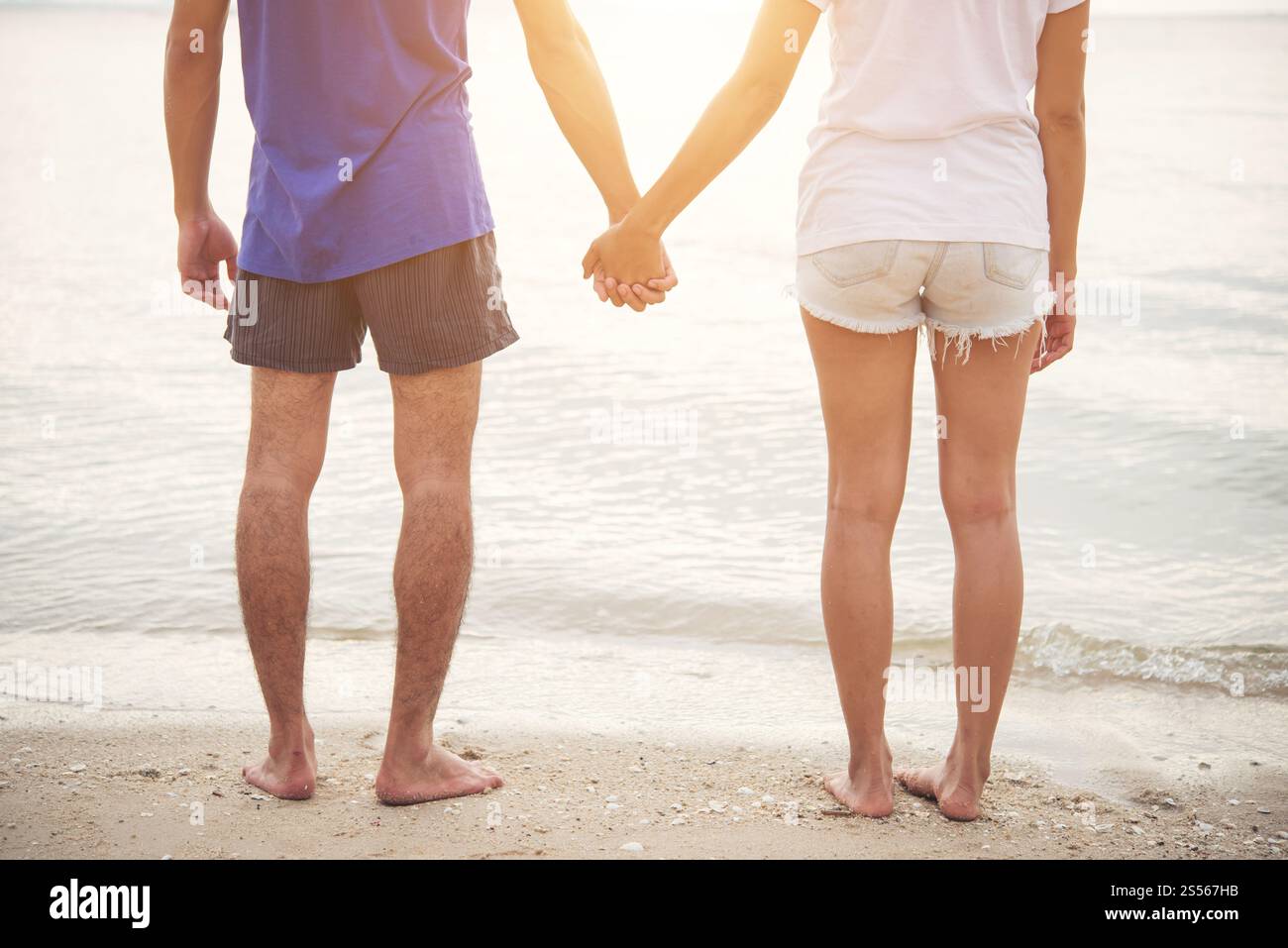 Junge Liebhaber Paar beim Urlaub am Strand zusammen. Stockfoto