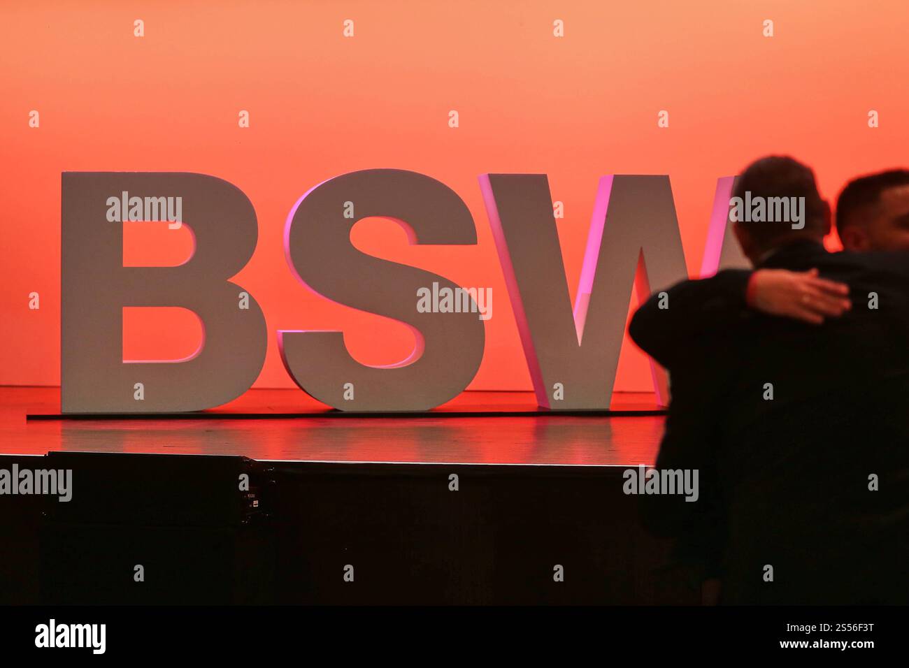 Bonn, NRW, Deutschland, 12.01.2025: World Conference Center Bonn: 2. Bundesparteitag des Bündnis Sahra Wagenknecht: BSW-Logo *** Bonn, NRW, Deutschland, 12 01 2025 Weltkonferenz Bonn 2 Bundesparteikonferenz der Allianz Sahra Wagenknecht BSW Logo Copyright: XdtsxNachrichtenagenturx dts 55819 Stockfoto