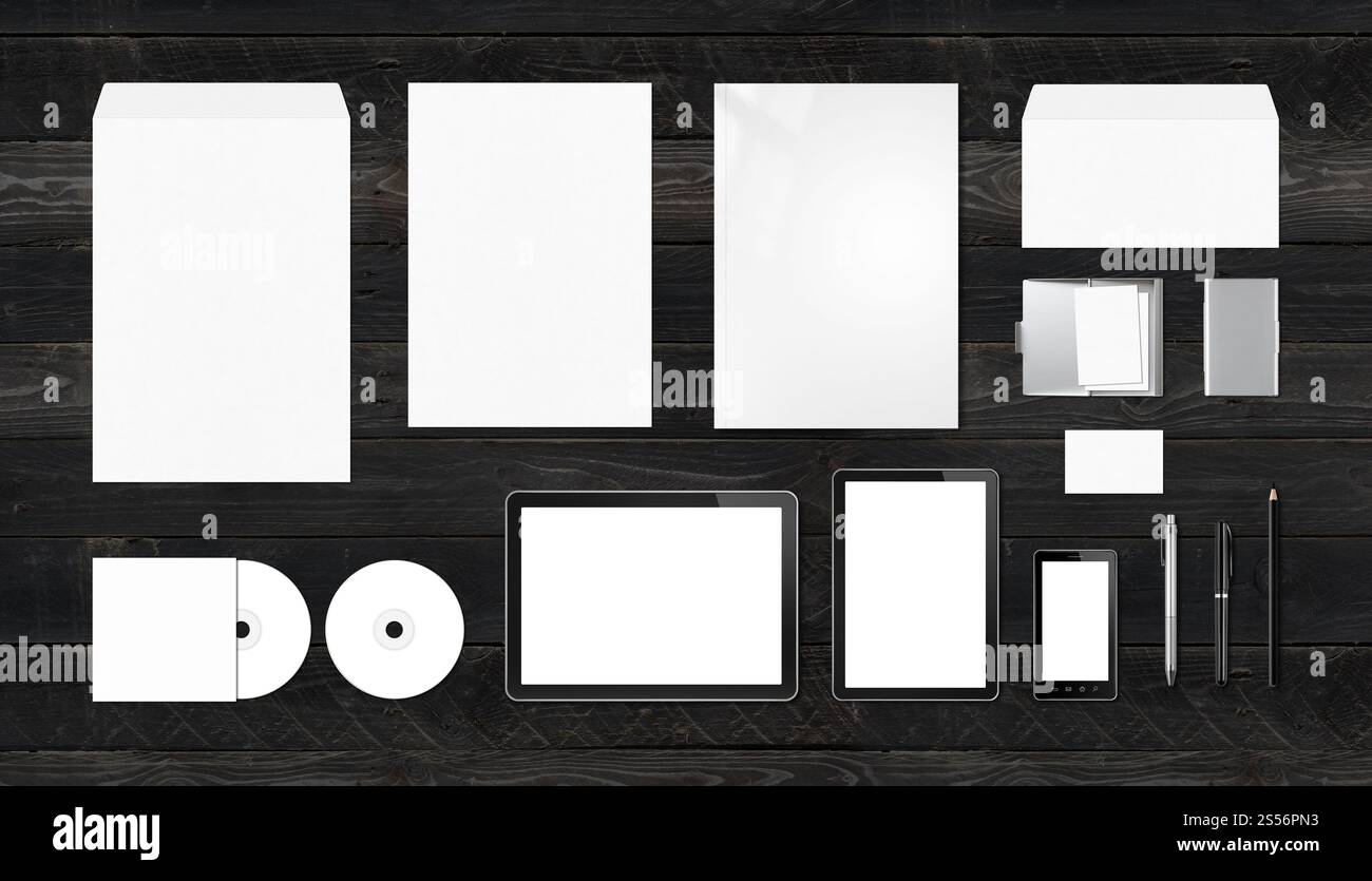 Mockup-Vorlage für Corporate Branding, isoliert auf schwarzem Holzhintergrund. Mockup-Vorlage für Corporate Branding, weißer Hintergrund Stockfoto