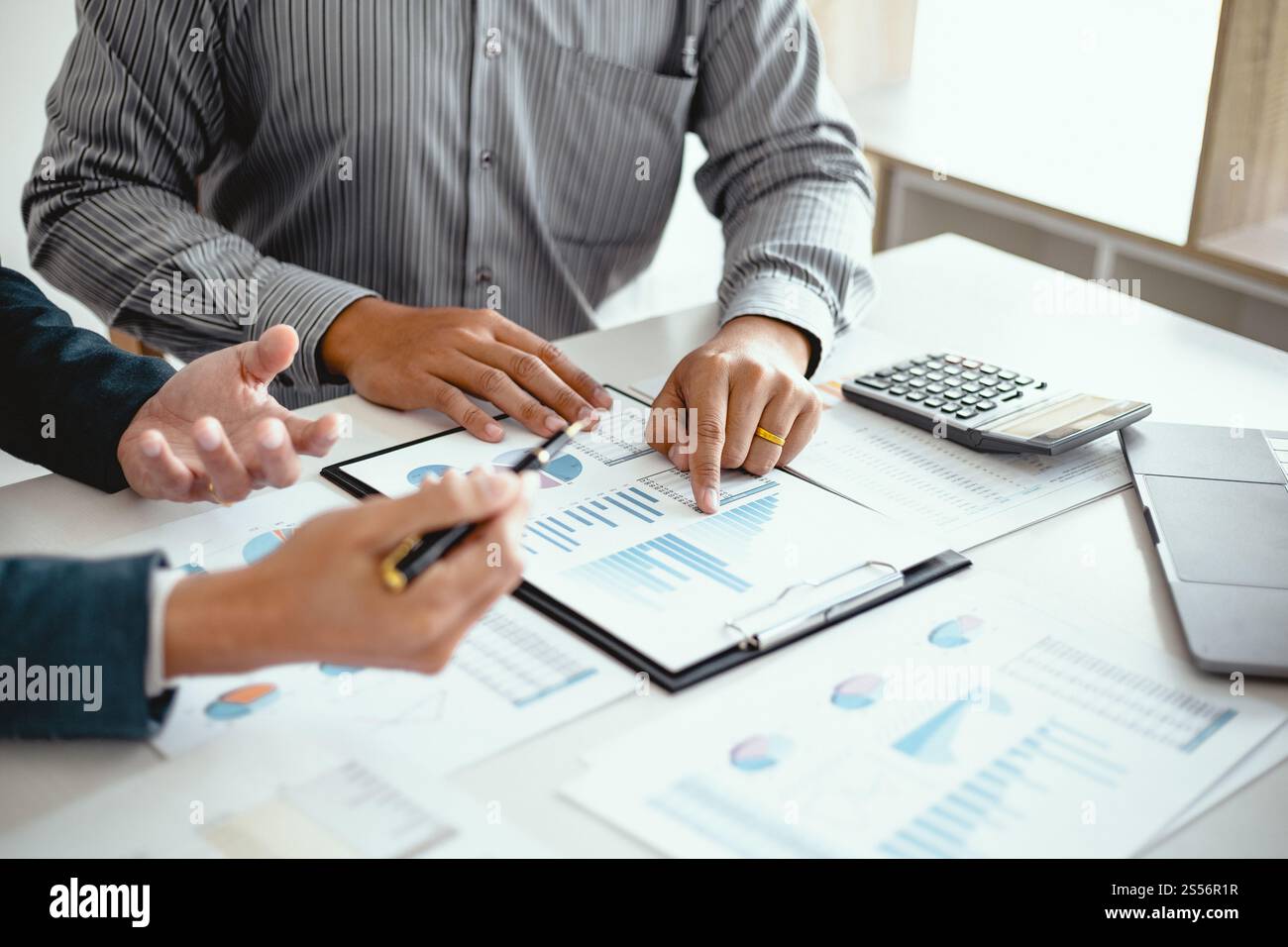 Geschäft Leute treffen Design Ideen professioneller Investor neue Start-up Projekt arbeiten. Konzept.Business Planung im Büro. Stockfoto
