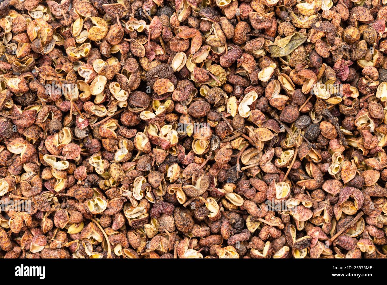 Hintergrund des Essens - viele getrocknete rosa sichuan-Pfefferkörner Stockfoto