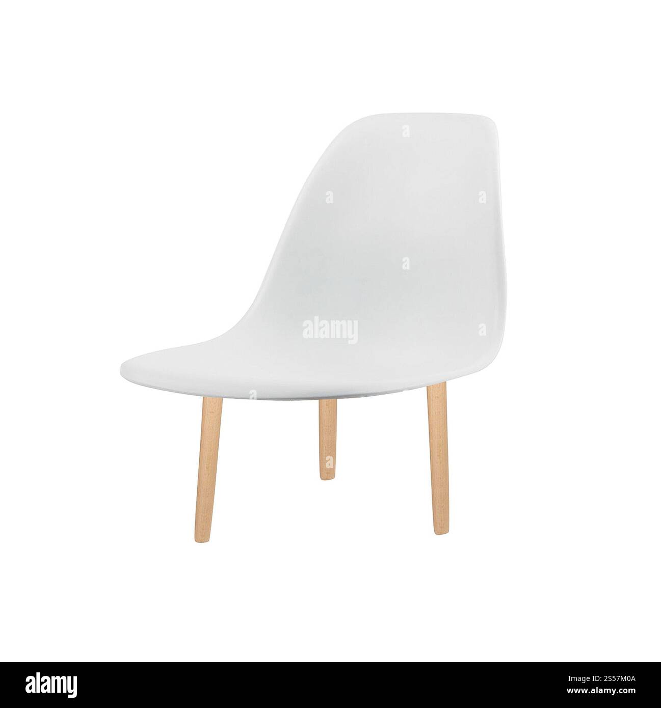 Weißer Stuhl isoliert auf weiß. Weißer Stuhl Stockfoto
