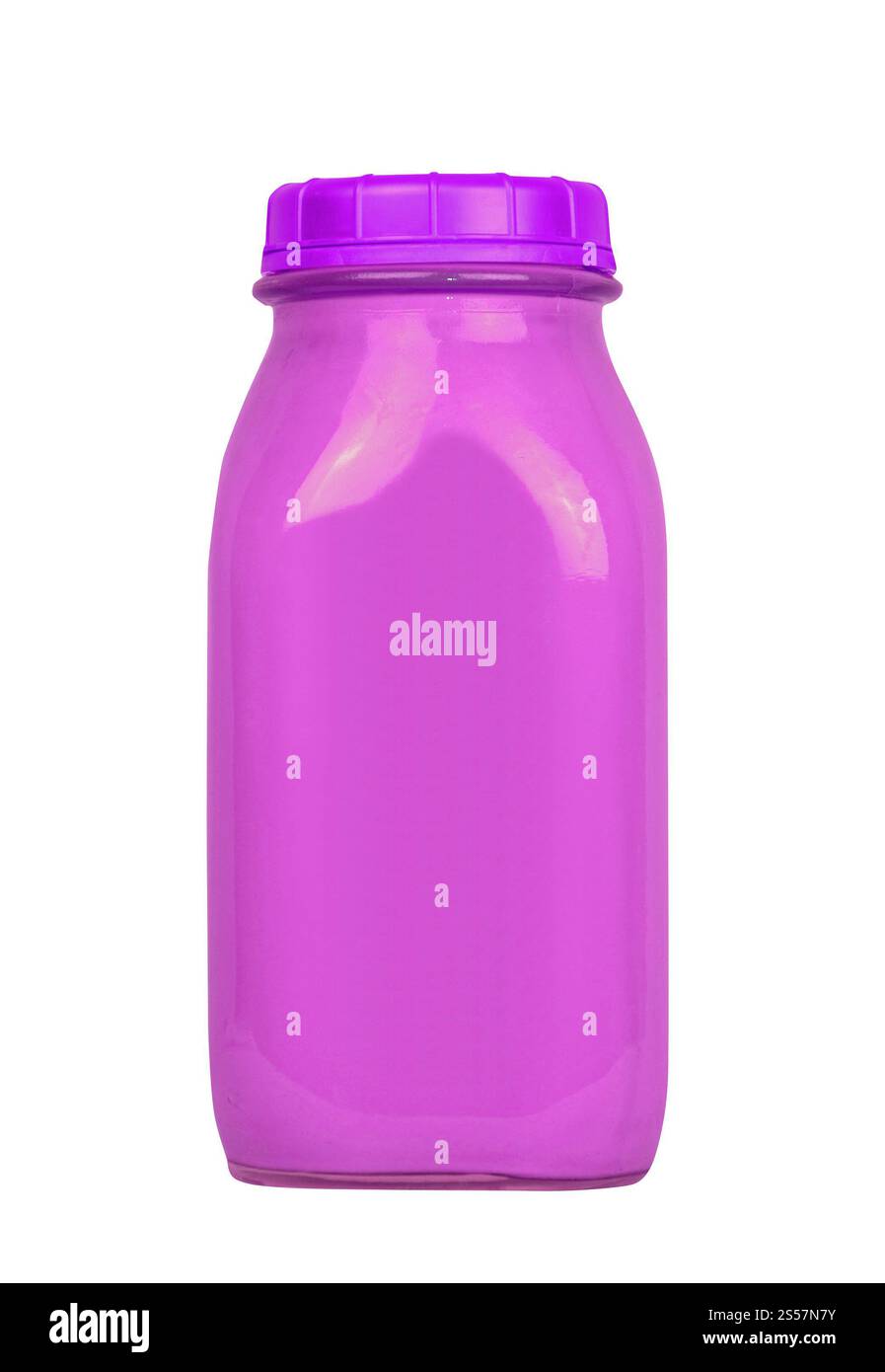 Die violette Flaschenverpackung isoliert auf weißem Hintergrund. Die violette Verpackung der Flasche Stockfoto