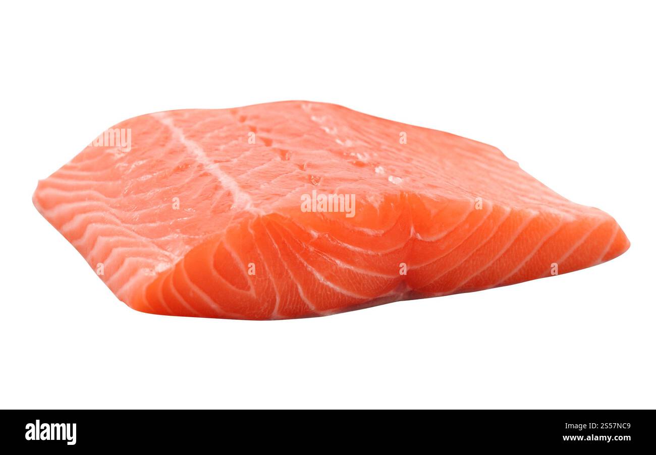 Rohes Lachsfilet, isoliert auf weißem Hintergrund. Rohes Lachsfilet Stockfoto