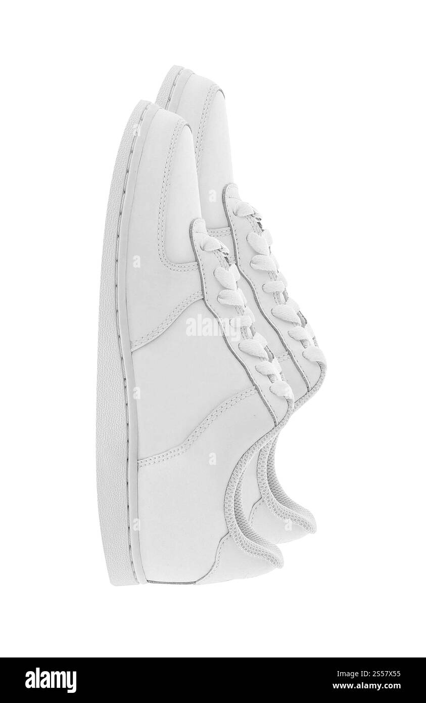Paar Sportschuhe im Frauenstil isoliert auf weißem Hintergrund. Ein Paar Sportschuhe im Damenstil isoliert Stockfoto