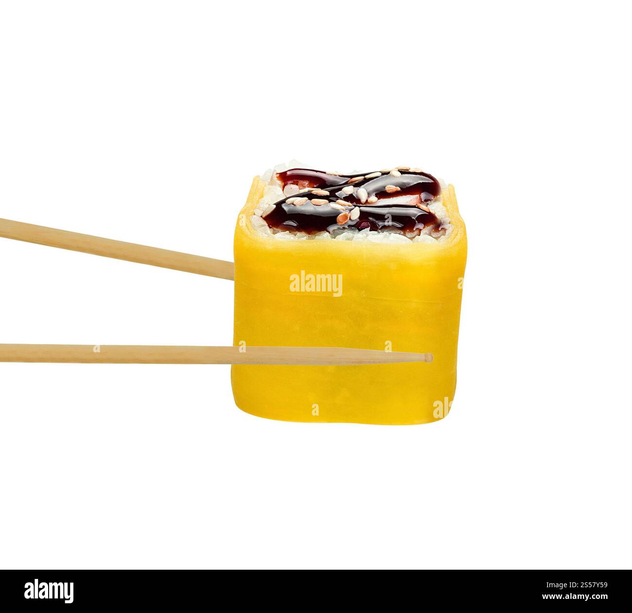 Sushi Roll auf weißem Hintergrund Stockfoto