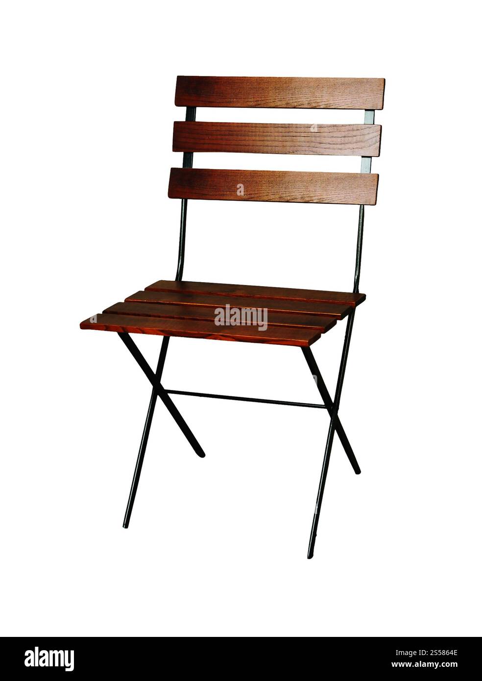 Klassischer französischer Klappstuhl im Freien mit schwarzem Metallgestell Stockfoto