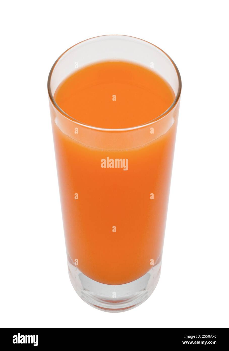 Volles Glas Orangensaft auf weißem Hintergrund Stockfoto