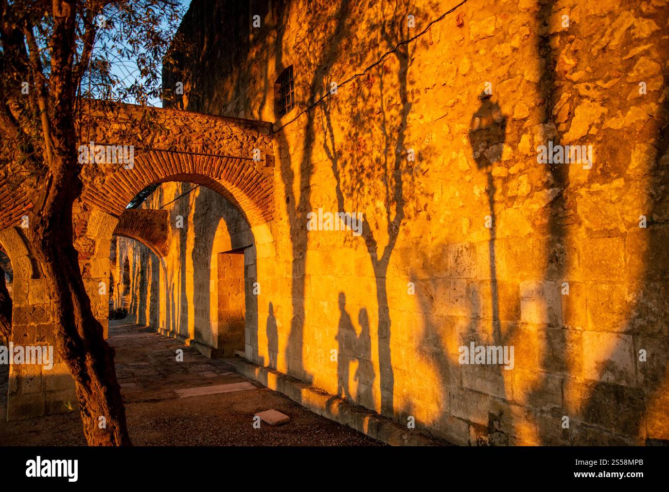 Das Castelo de Sao Jorge in Alfama in der Stadt Lissabon in Portugal. Portugal, Lissabon, Oktober 2021 Stockfoto