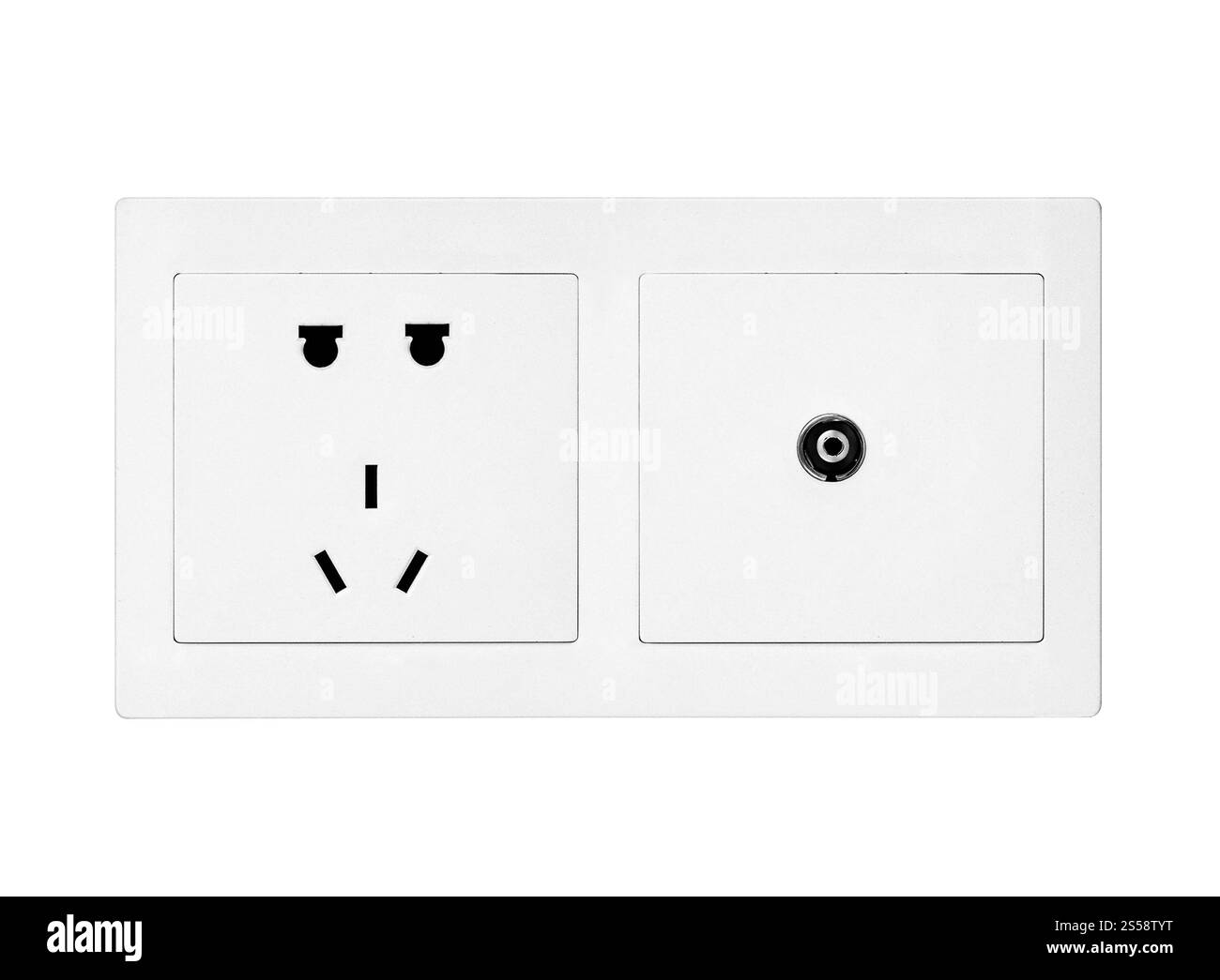 Nahaufnahme einer weißen Steckdose. Weiße Steckdose Stockfoto