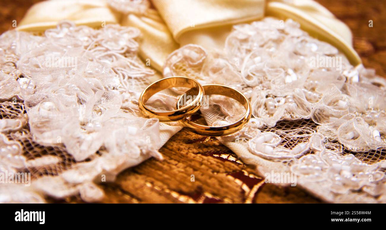 Schöne Eheringe aus nächster Nähe. Eheringe Stockfoto