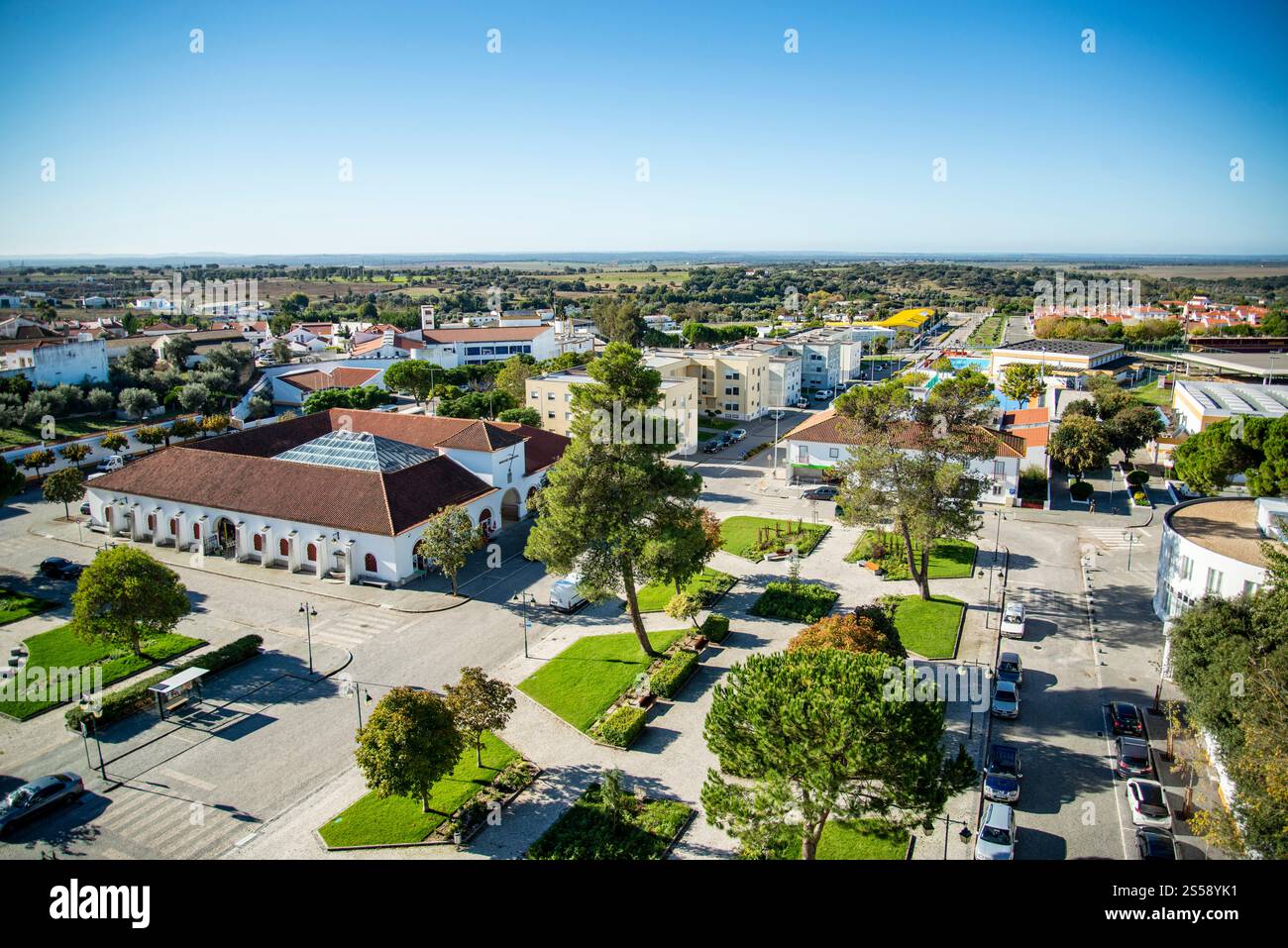 Markthalle oder Mercado Municipal im Dorf Alter do Chao in Alentejo in Portugal. Portugal, Alter do Chao, Oktober 2021 Stockfoto Markthalle oder Mercado Municipal im Dorf Alter do Chao in Alentejo in Portugal. Portugal, Alter do Chao, Oktober 2021 Stockfoto