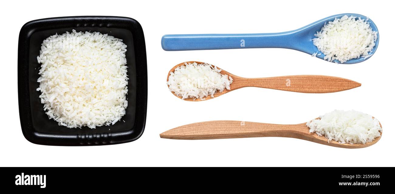 Set aus verschiedenen Kokosflocken isoliert auf weißem Hintergrund Stockfoto