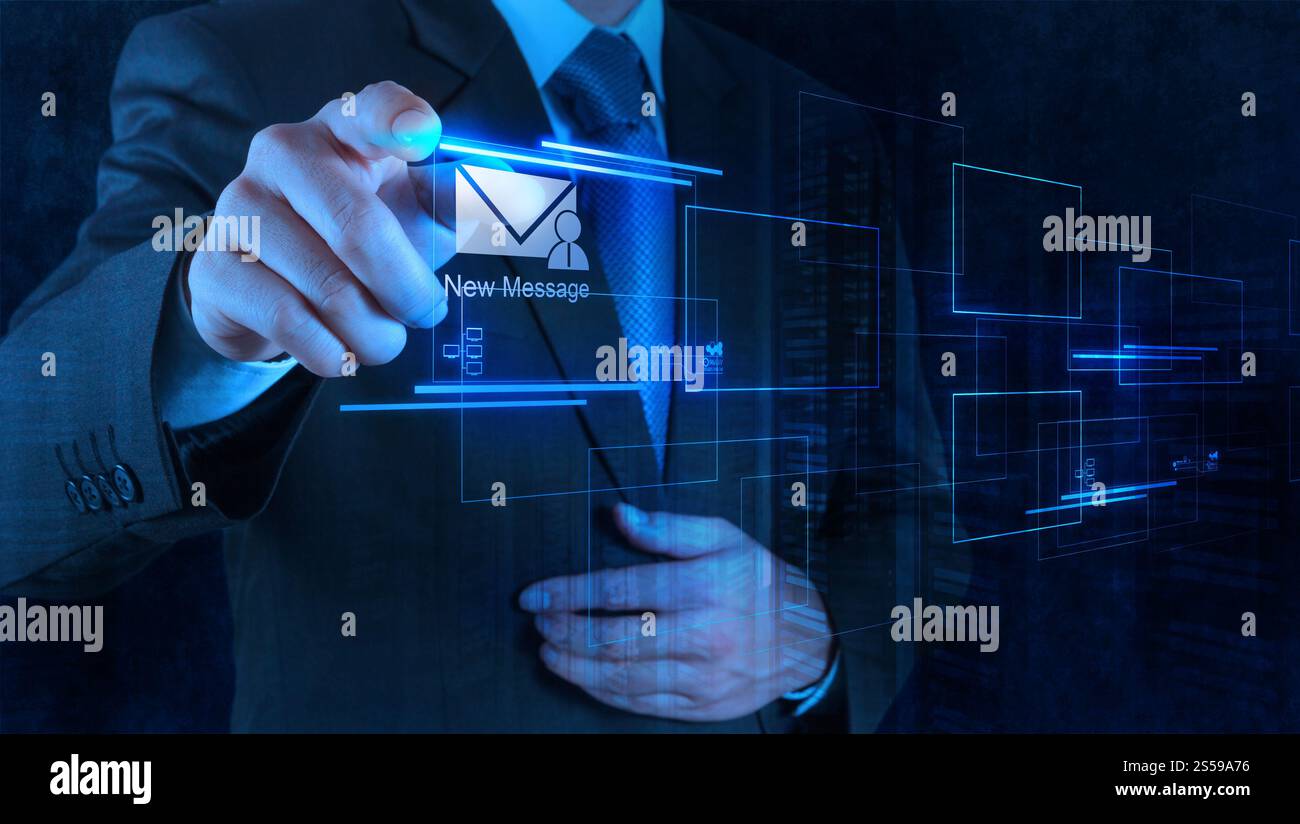 Geschäftsmann Hand drücken e-Mail-Zeichen als Konzept Stockfoto