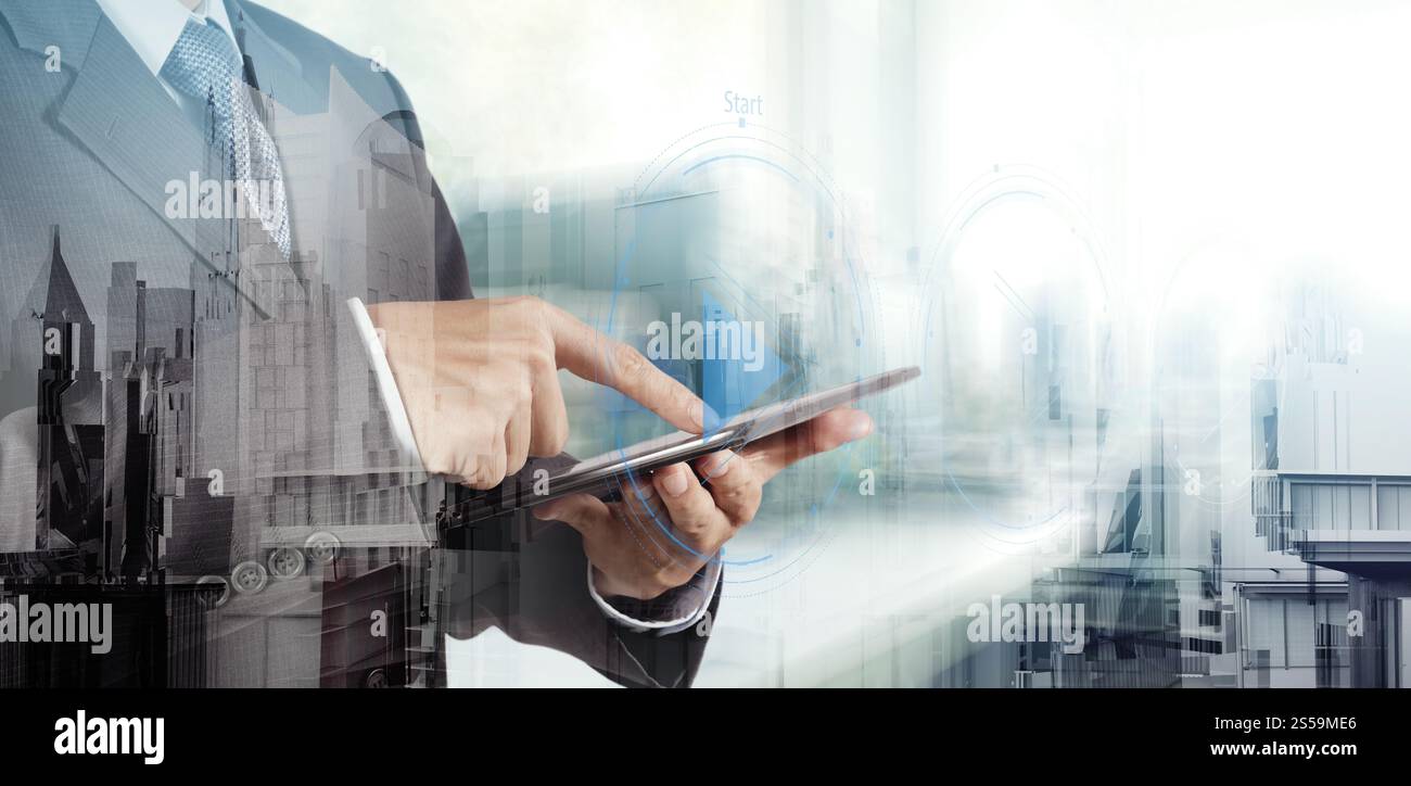 Doppelbelichtung Geschäftsmann Handpresse spielen Taste Zeichen zu starten oder zu initiieren Projekte als Konzept Stockfoto