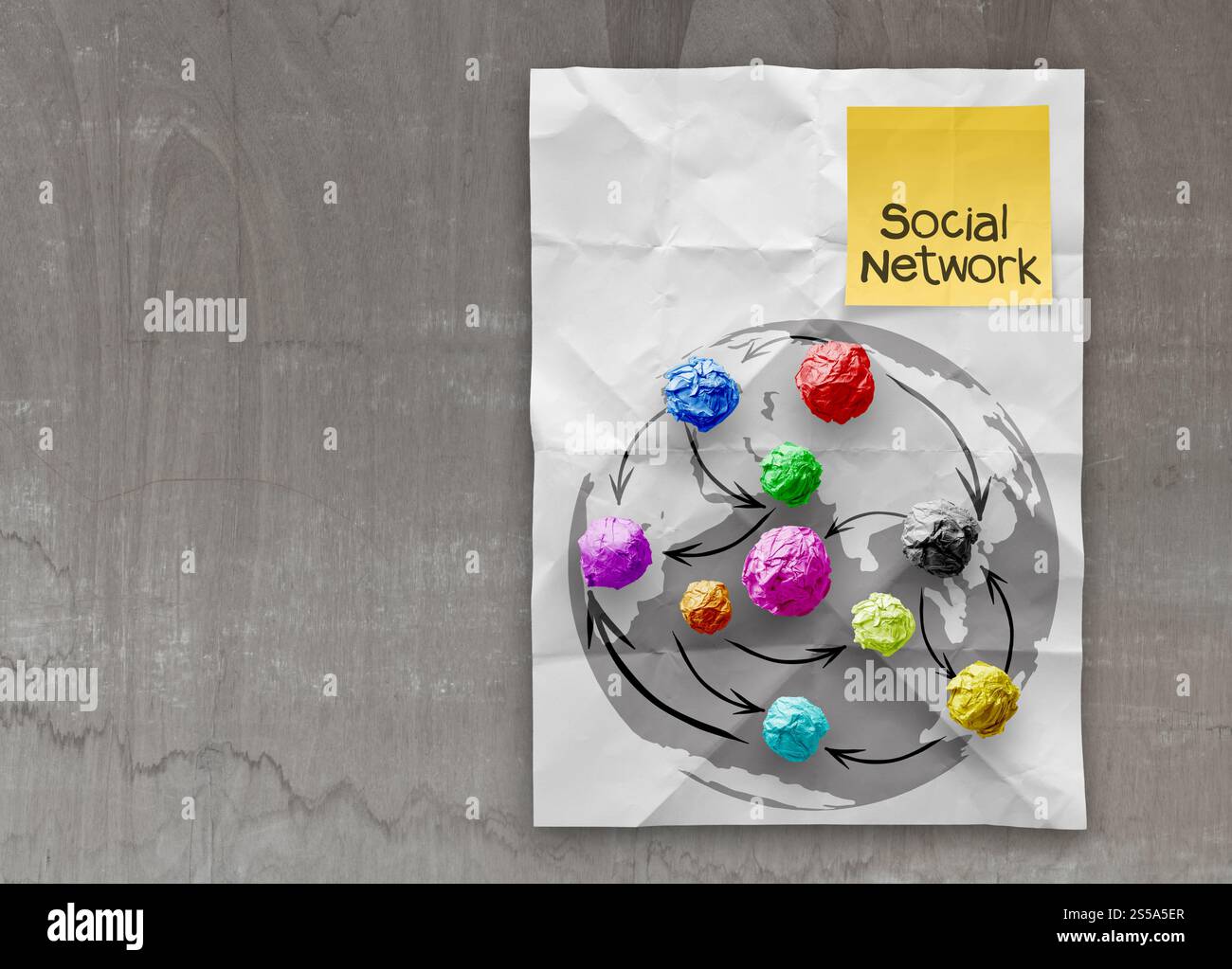 zerknittertes Papier Farben als soziales Netzwerkstruktur auf faltige Papier Kreativkonzept Stockfoto