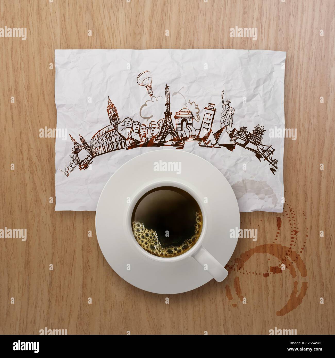 3D Tasse Kaffee auf der ganzen Welt unterwegs, zerknittertes Papier und Holz Hintergrund als Konzept Stockfoto
