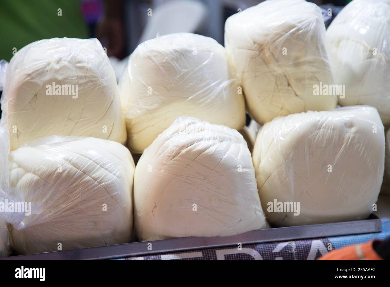 Der Oaxaca-Käse, Quesillo oder String-Käse ist ein frisch- und Weichkäse, der ursprünglich aus den zentralen Tälern des Bundesstaates Oaxaca stammt. Stockfoto