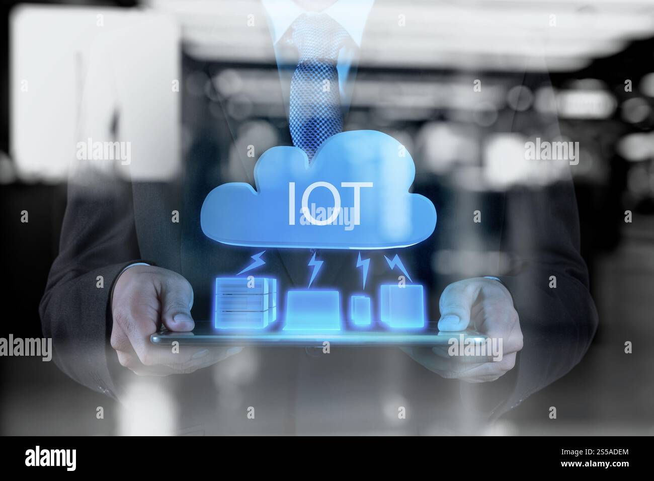 Doppelbelichtung von Hand zeigen, Internet der Dinge (IoT) Wort Diagramm als Konzept Stockfoto