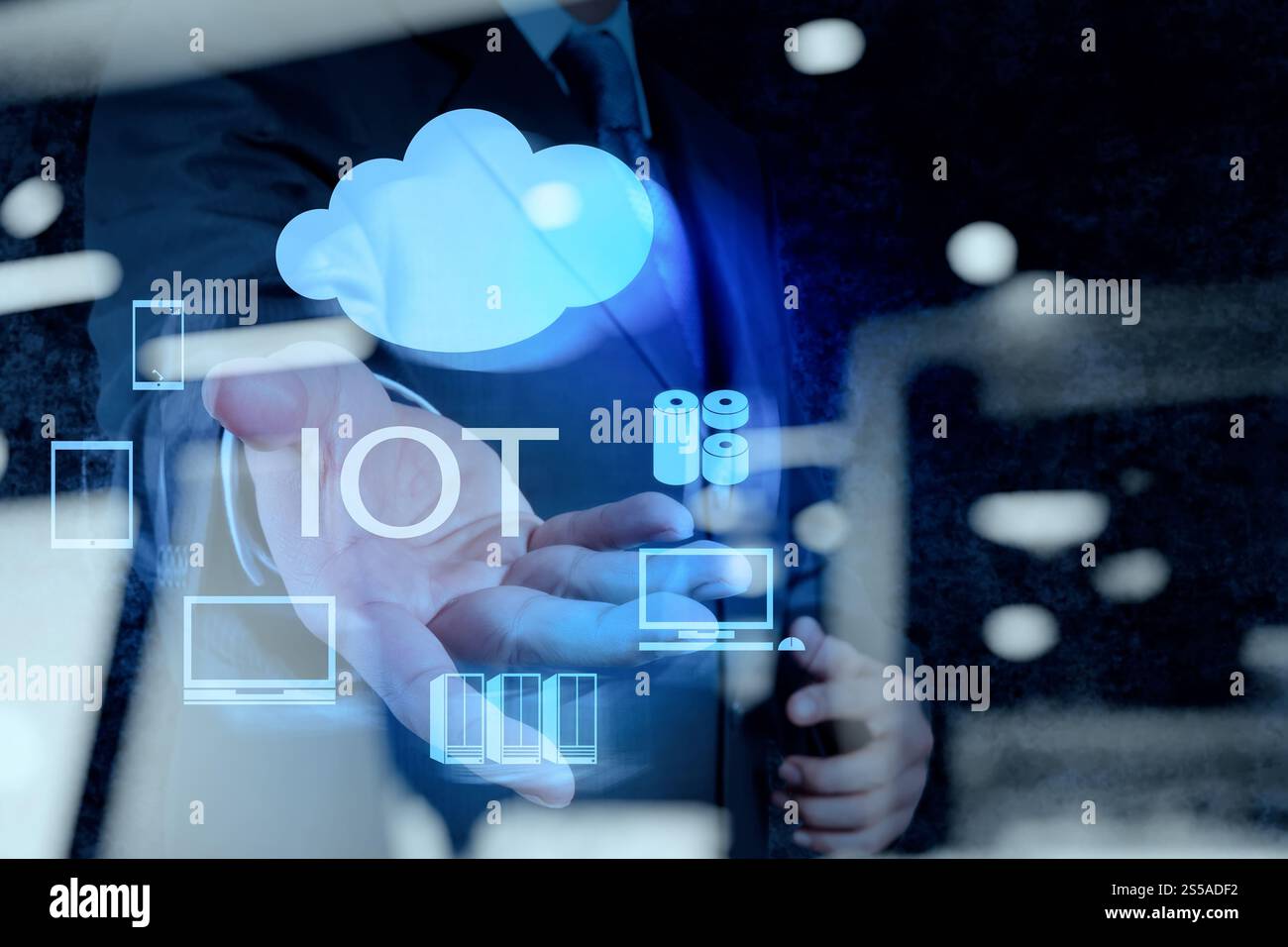 Doppelbelichtung von Hand zeigen, Internet der Dinge (IoT) Wort Diagramm als Konzept Stockfoto