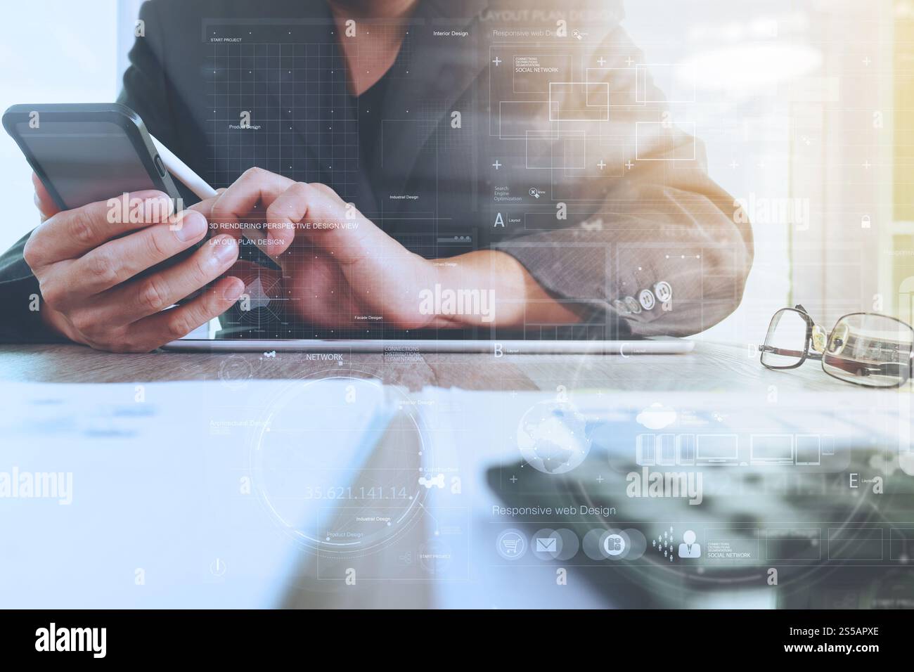 Geschäftsdokumente auf dem Bürotisch mit digitalem Tablet-Computer mit Smartphone und Diagramm für das digitale Geschäftsdiagramm und Geschäftsmann, der im arbeitet Stockfoto