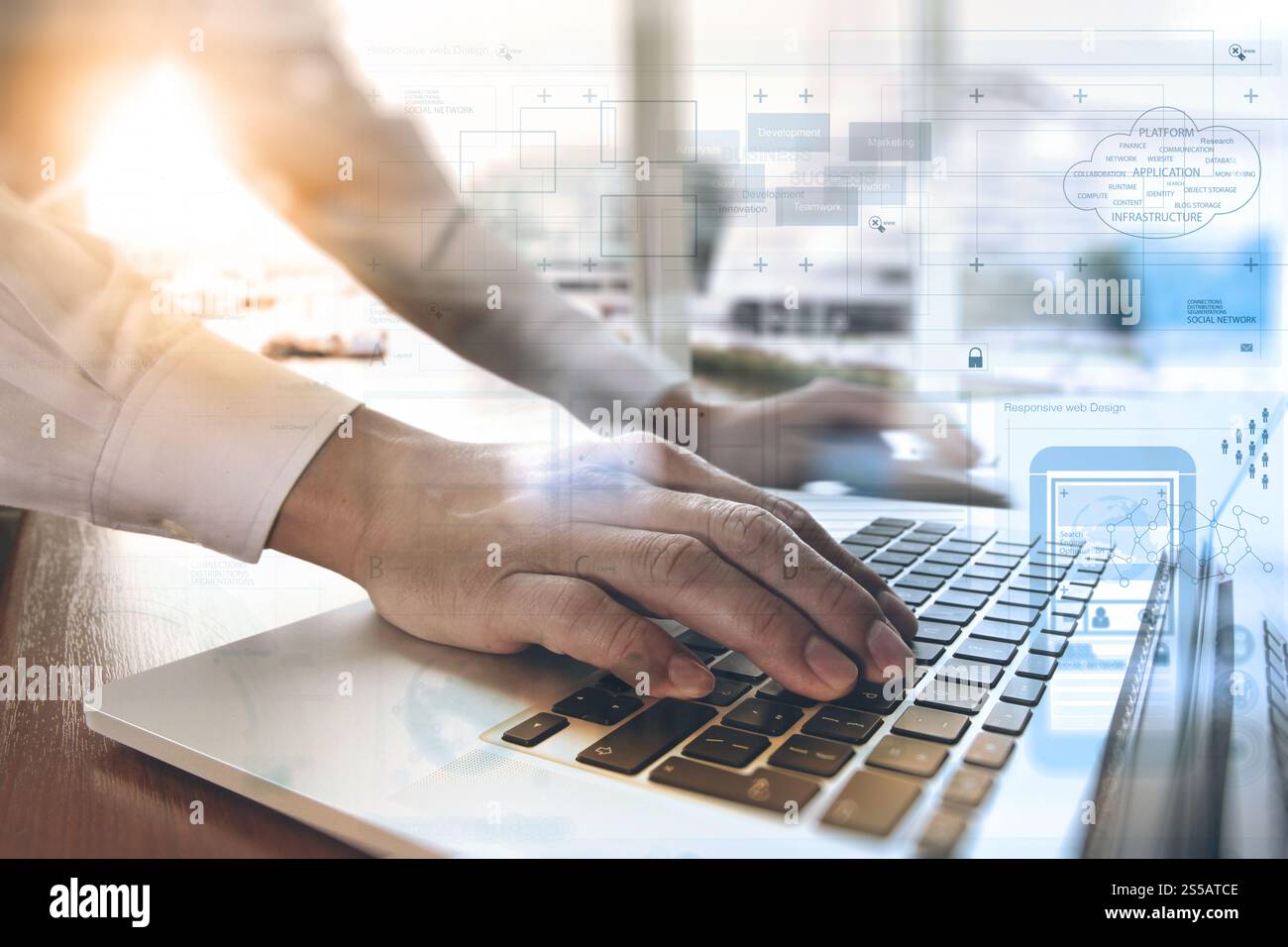 Designer, die Hände arbeiten mit Laptop-Computer und digitale Web Design Diagramm als Konzept Stockfoto