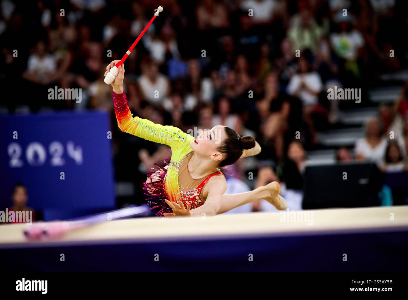 PARIS, FRANKREICH - 8. AUGUST 2024: Darja Varfolomev. Die individuelle Rundum-Qualifikation der Rhythmischen Gymnastik während der Olympischen Spiele 2024 in Paris AT Stockfoto