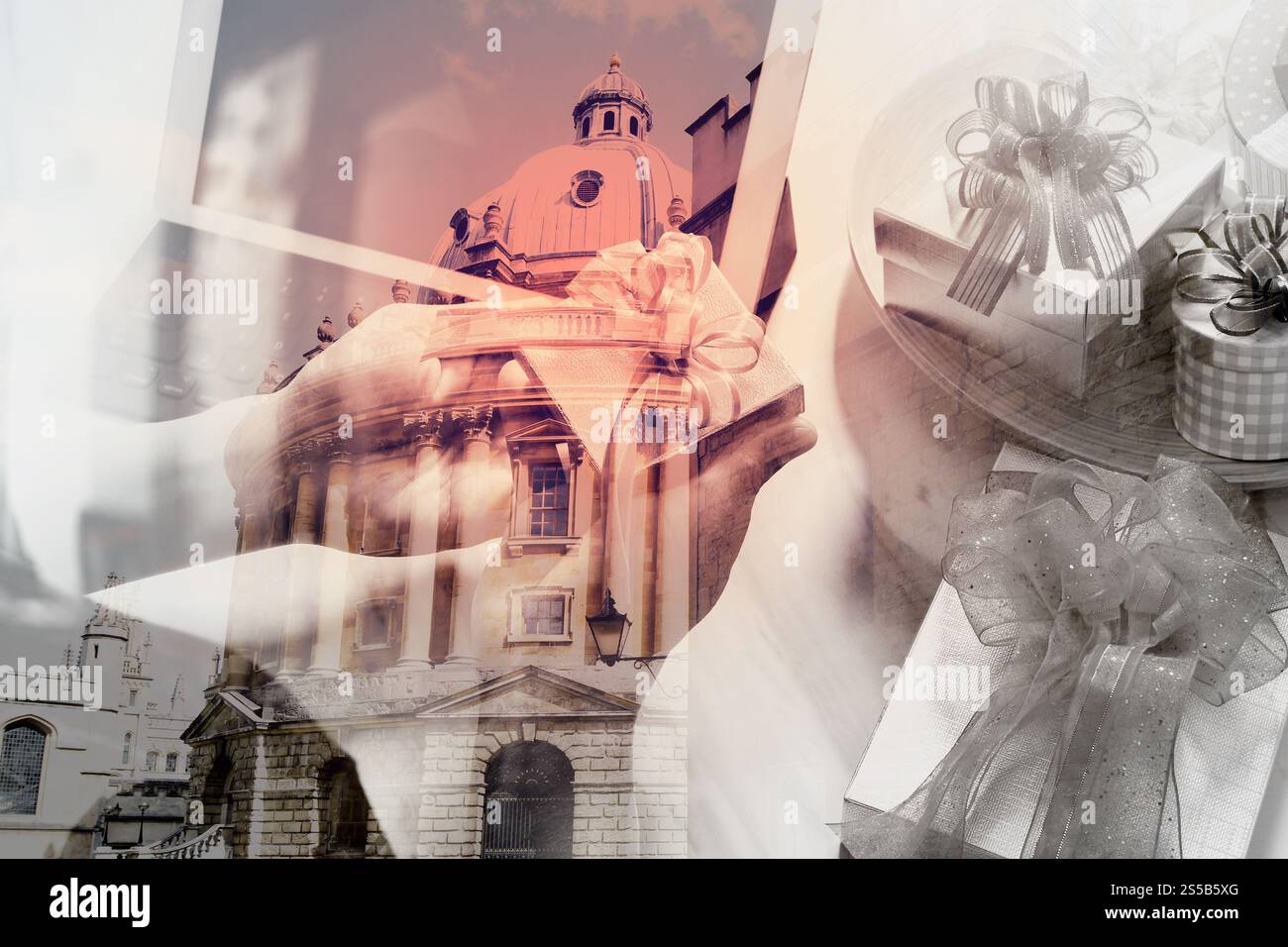 Doppelte Belichtung von Kreativgeschenken mit digitalem Tablet-Computer, der Smart Keyboard auf dem Mable-Schreibtisch in Londoner Gebäuden andockt Stockfoto