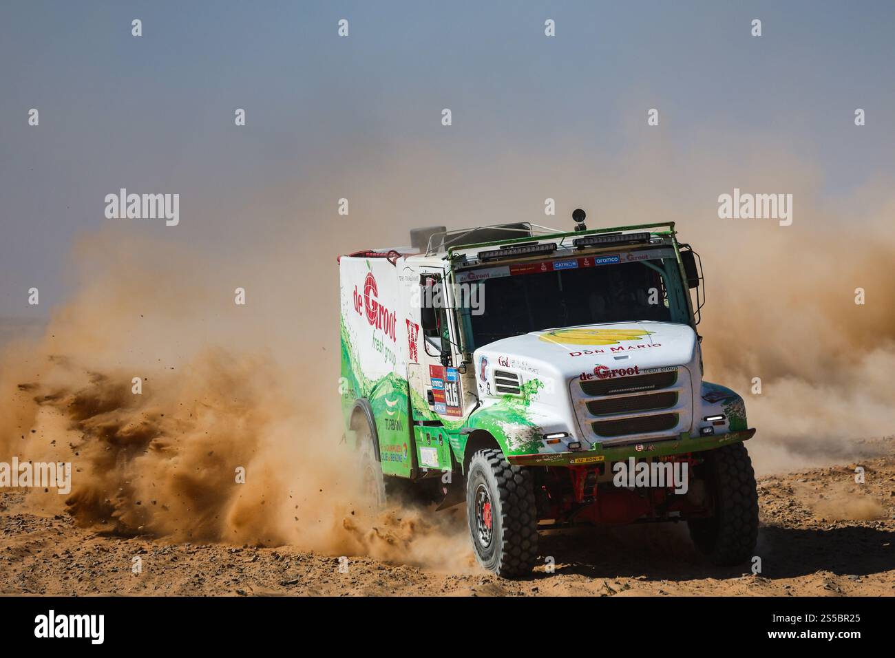 Haradh, Arabie Saoudite. Januar 2025. 616 DE GROOT William (nld), HENDRIKS Koen (nld), VAN DER STEEN Remon (nld), Iveco, de Groot Sport, Trucks, Action während der Etappe 9 der Dakar 2025 am 14. Januar 2025 zwischen Riad und Haradh, Saudi-Arabien - Foto Antonin Vincent/DPPI Credit: DPPI Media/Alamy Live News Stockfoto