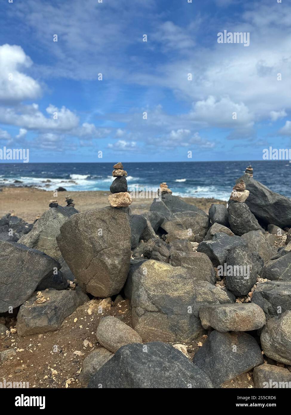 Cairns im Arikok-Nationalpark - Smartphone-aufgenommenes Stockfoto