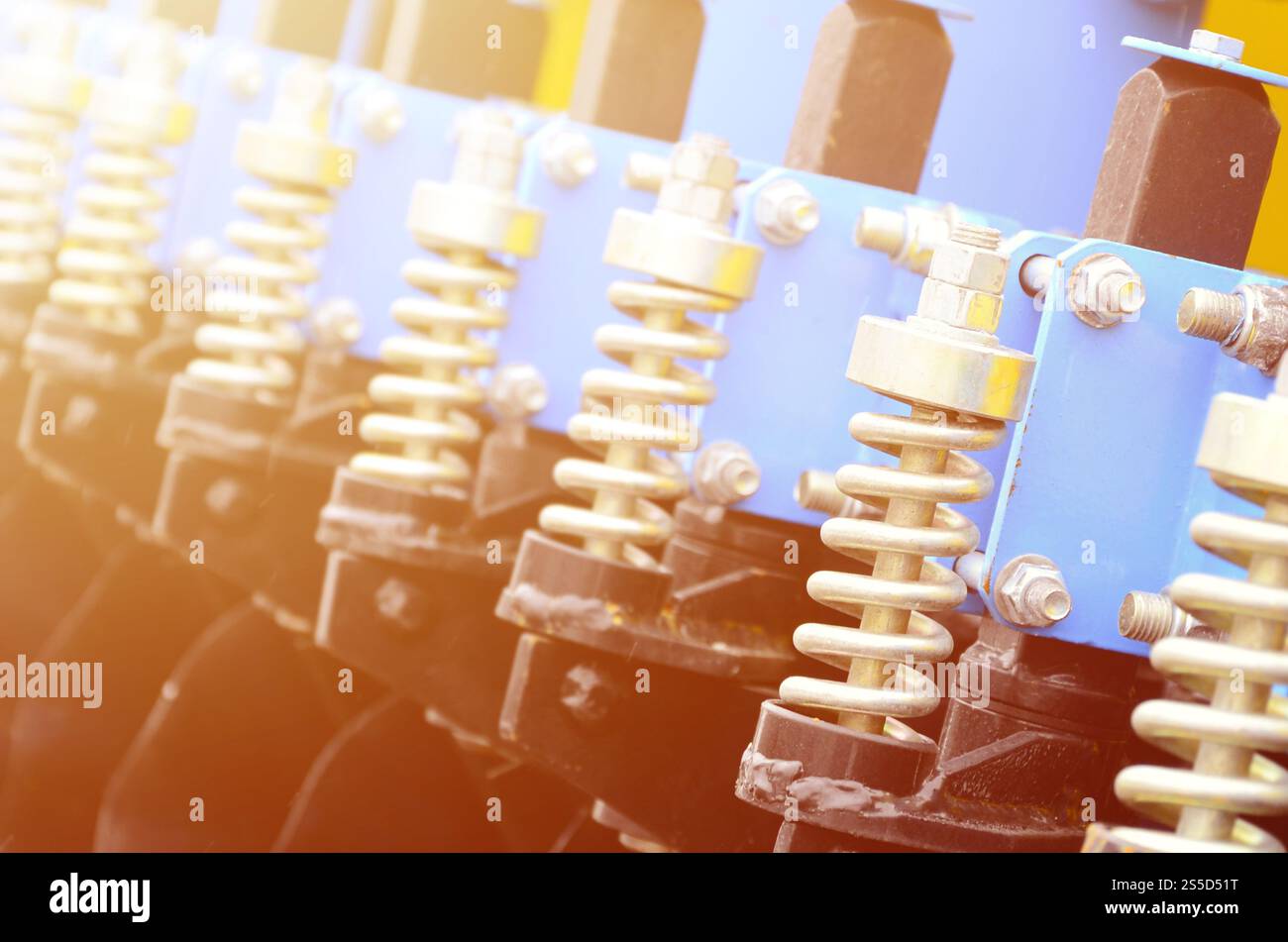 Federsystem der landwirtschaftlichen Sämaschine Nahaufnahme Stockfoto